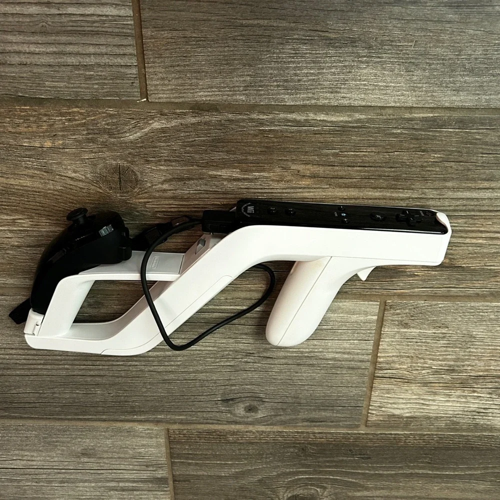 Nintendo Wii Zapper Light Gun Peripheral Link's Crossbow‎ Controller Included